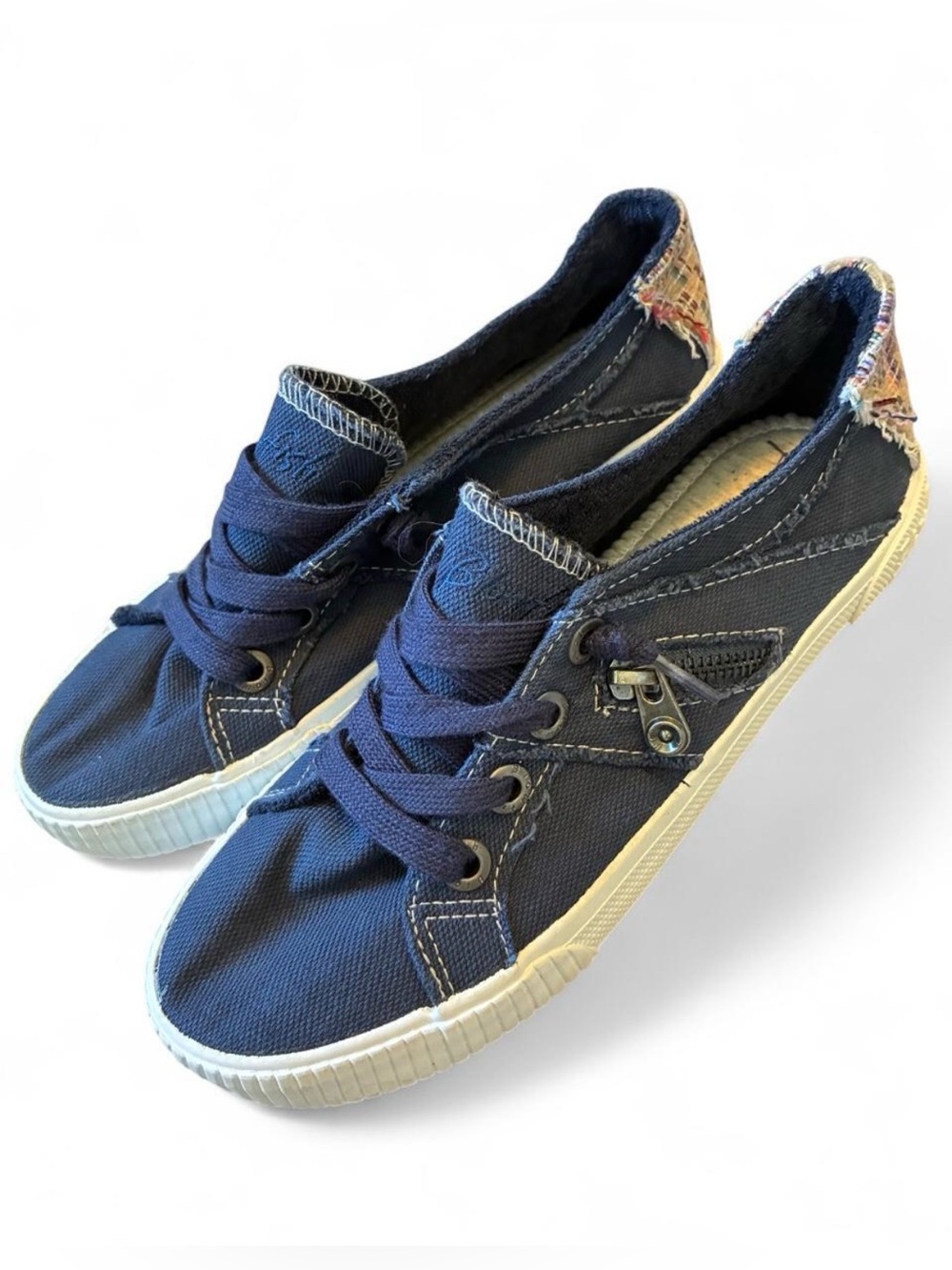 Blowfish Malibu Women’s Fruit Sneaker Size 6